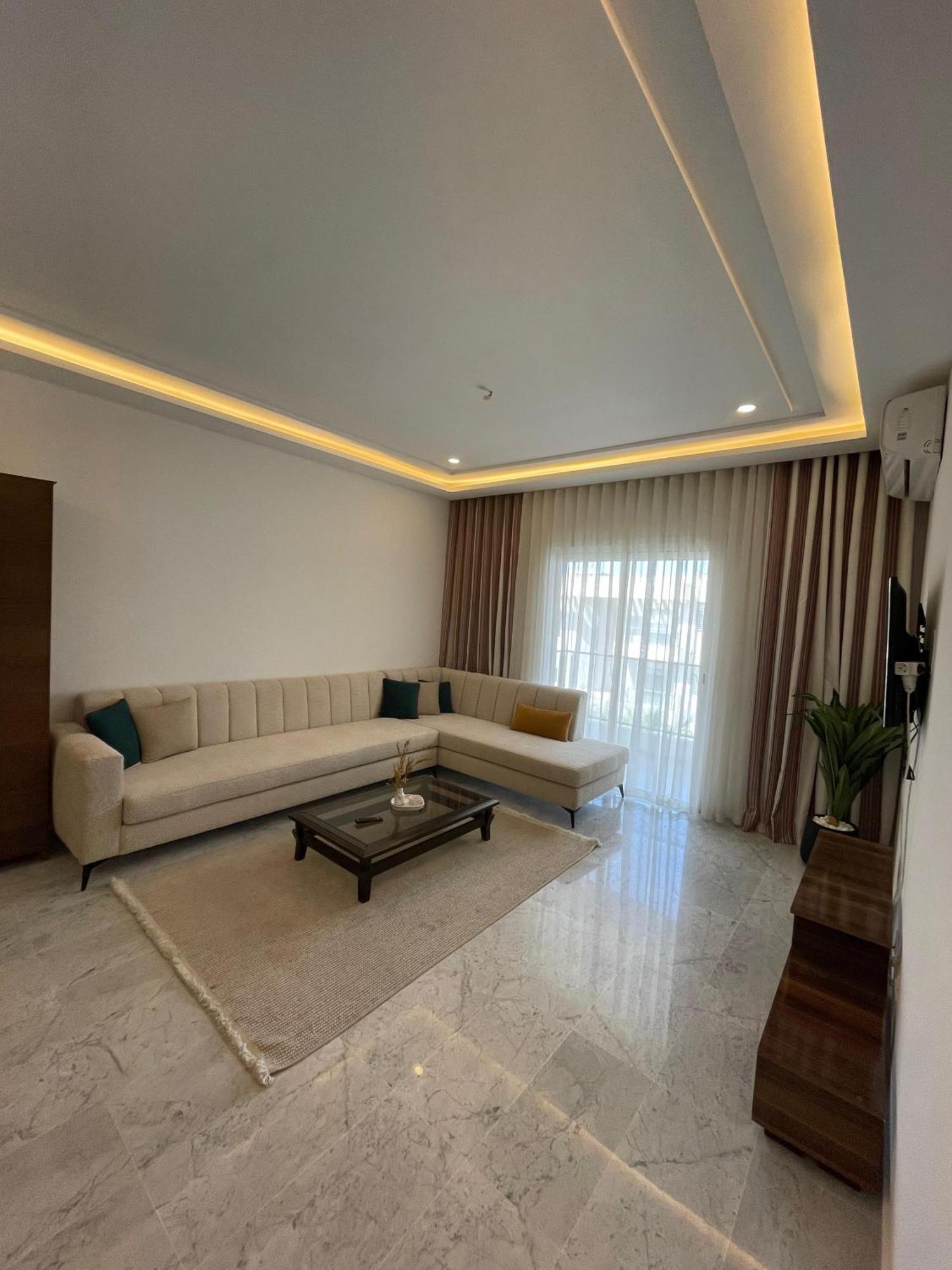 Aeroport Apartment *